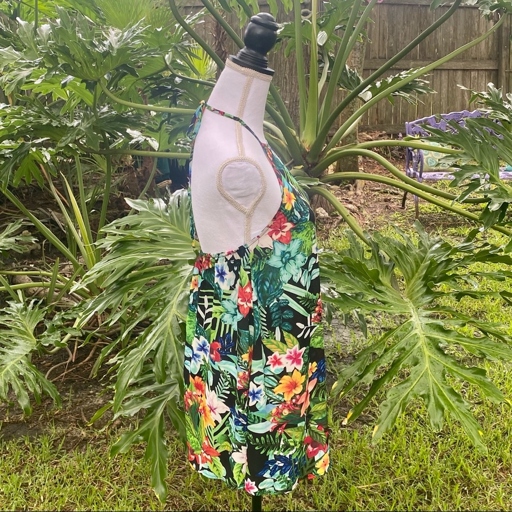 Show Me Your MuMu tropical floral print halter top - Picture 14 of 16